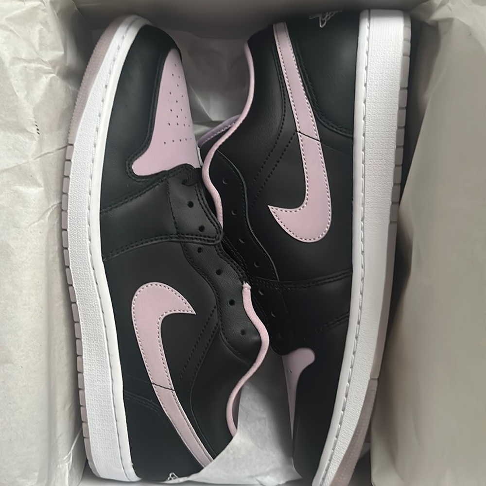 Jordan 1 low SE black iced lilac size 13 brand new
